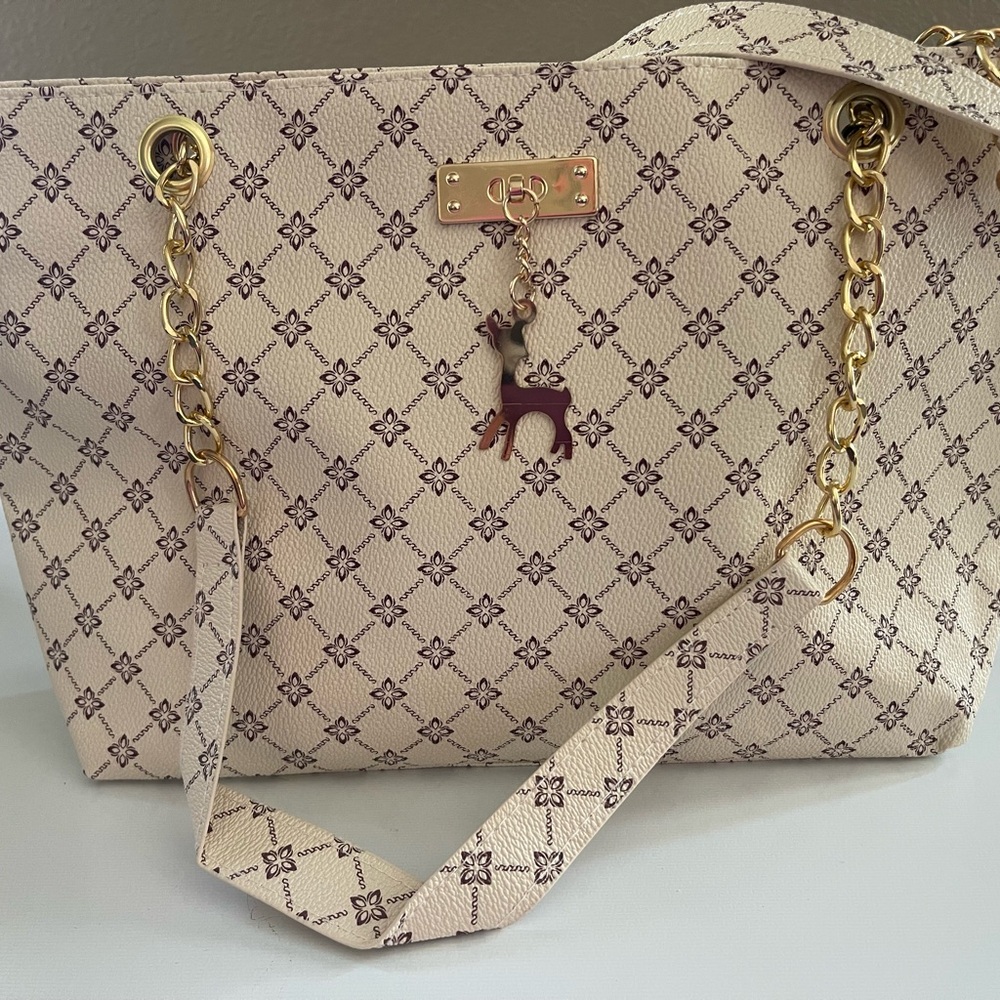 Chic Patterned Cream Shoulder Bag with Gold Accents